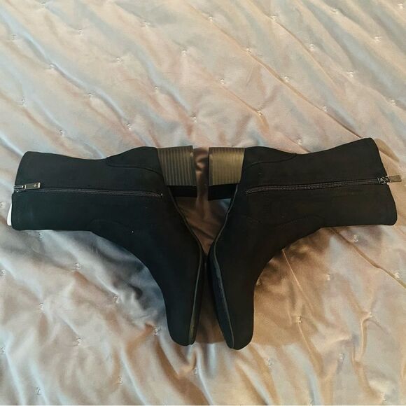 Kenneth Cole Reaction Raleigh Block Heel Ankle Bootie Black Faux Suede 7.5 - Picture 7 of 9